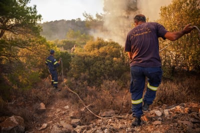 Νέα φωτιά στην Κόρινθο, καίγεται δάσος στο Ελληνοχώρι