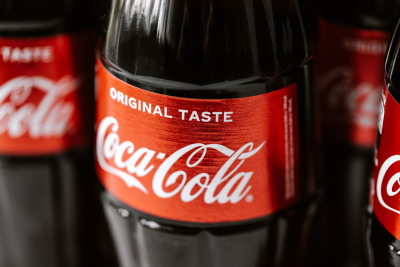 Η Coca Cola αλλάζει συσκευασίες στα αναψυκτικά: Το νέο πρωτοποριακό σχέδιο (εικόνα)