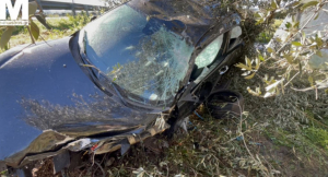 Οδηγός εκτινάχτηκε από το παράθυρο του αυτοκινήτου σε τροχαίο στην Αμφιλοχία
