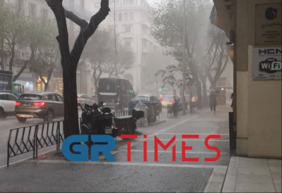 Άνοιξαν οι ουρανοί στη Θεσσαλονίκη: Ισχυρές καταιγίδες και ομίχλη στο Κέντρο (εικόνες - βίντεο)