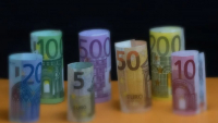 Στο τραπέζι voucher 100 ευρώ για την αντιμετώπισης της ακρίβειας