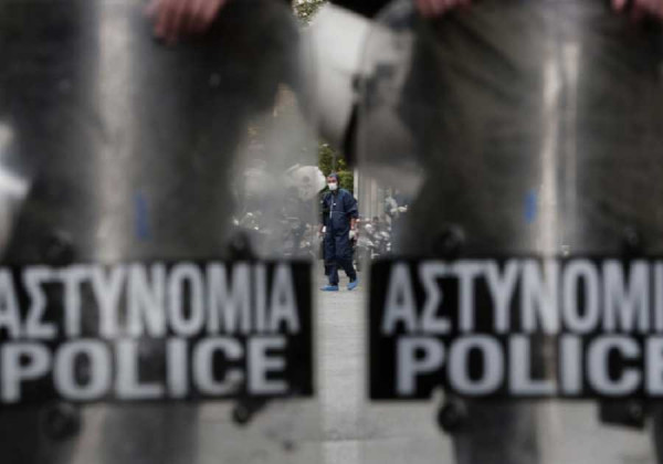 Επεισόδια στη Θεσσαλονίκη: Συμπλοκές αντιεξουσιαστών με τα ΜΑΤ - Συλλήψεις και τραυματίες (vid)