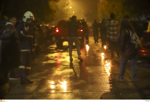Πολυτεχνείο: Επεισόδια σε Πάτρα και Θεσσαλονίκη - Βροχή μολότοφ σε αστυνομικούς
