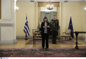 Σακελλαροπούλου: Παρασημοφόρησε προσωπικότητες Γραμμάτων και των Τεχνών στο Προεδρικό Μέγαρο