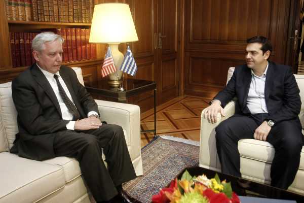 ΗΠΑ: Η Ελλάδα να συνεργαστεί με τους ευρωπαίους εταίρους της και το ΔΝΤ