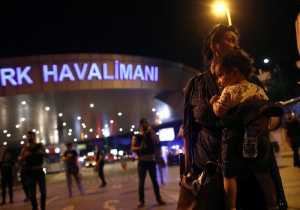 Τους 36 φτάνουν οι νεκροί από την επίθεση στο αεροδρόμιο «Ατατούρκ»