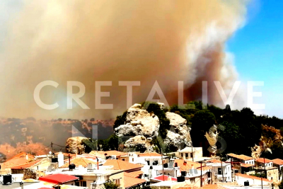Φωτιά στο Ηράκλειο: Σε ύφεση στο μέτωπο, απείλησε στάνες και κτηνοτροφικές εγκαταστάσεις
