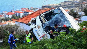 Πορτογαλία: Επιστρέφουν στην πατρίδα τους οι Γερμανοί τουρίστες από το πολύνεκρο δυστύχημα στη Μαδέρα