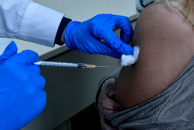 Κορονοϊός: Υψηλά επίπεδα ανοσίας για όσους νόσησαν και στη συνέχεια εμβολιάστηκαν