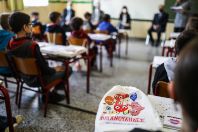 Γιώργος Παυλάκης: «Να μην ανοίξουν τα σχολεία, νέα μέτρα πριν το... τσουνάμι»