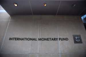 Από τον «πάγκο» του ΔΝΤ περνούν αύριο οι κοινωνικοί εταίροι