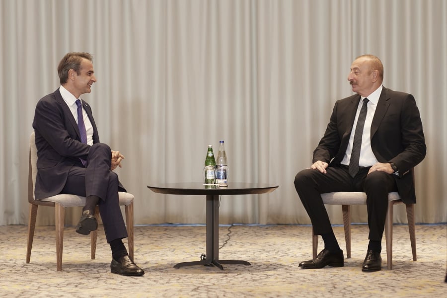 Συνάντηση Μητσοτάκη με τον Πρόεδρο του Αζερμπαϊτζάν Ilham Aliyev πριν τα εγκαίνια του αγωγού IGB