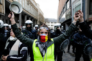 «Κίτρινα γιλέκα»: 84.000 διαδηλωτές στους δρόμους της Γαλλίας