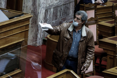 Άγριος καβγάς Πολάκη - Γεραπετρίτη στη Βουλή για τις διασωληνώσεις