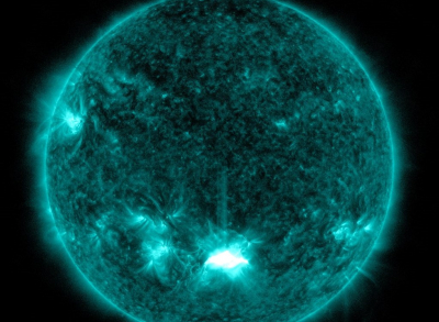 Ο Ήλιος εκτόξευσε μια ισχυρή ηλιακή έκλαμψη που θα φθάσει σύντομα στη Γη