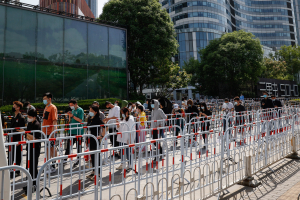 Το Πεκίνο με την «μηδενική COVID» βάζει σε καραντίνα γειτονιές και οι κάτοικοι αντιδρούν