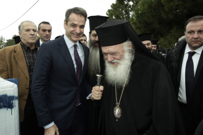 Έφθασε στη Μονή Πετράκη ο Μητσοτάκης, τα θέματα που θα συζητήσει με τον Αρχιεπίσκοπο