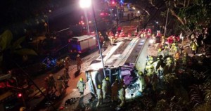 Τραγωδία στο Χονγκ Κονγκ: 13 νεκροί και 40 τραυματίες από ανατροπή διώροφου λεωφορείου