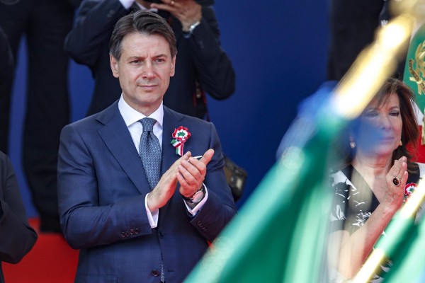 Κόντε: Η Ιταλία δεν υπέγραψε καμία συμφωνία με Μέρκελ για το προσφυγικό