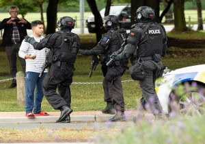 Ντοκουμέντο: Καρέ - καρέ η σύλληψη του μακελάρη της Νέας Ζηλανδίας