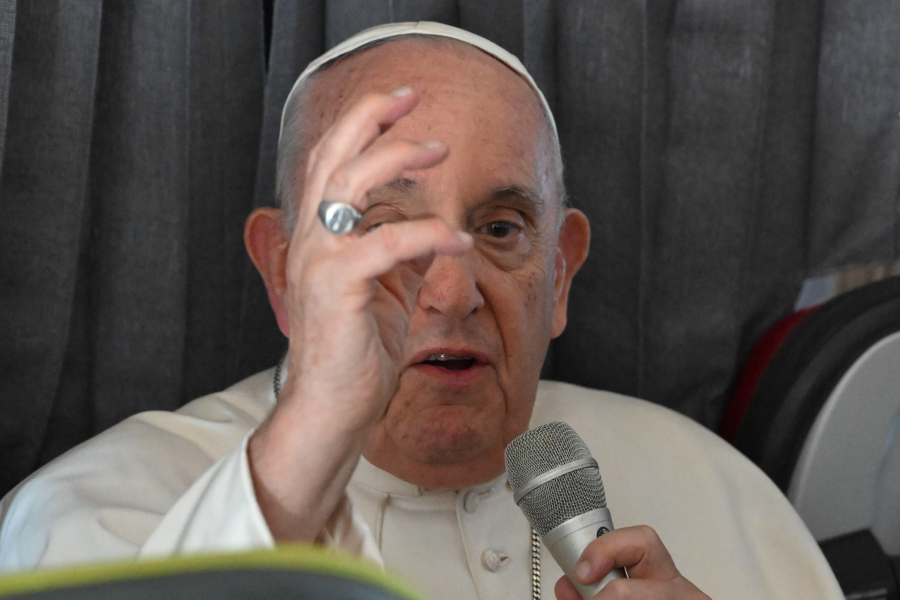 Ο πάπας Φραγκίσκος μιλά για «τρομερό παγκόσμιο πόλεμο» στο περιβάλλον