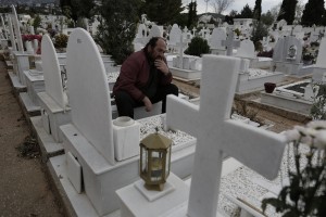 Θεσσαλονίκη: Θάψαν νεκρό επάνω από άλλον νεκρό