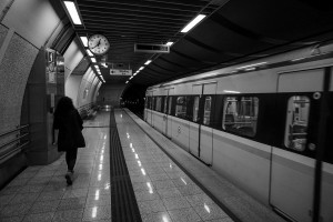 Ξυλοδαρμός σταθμάρχη: Η φωτογραφία που δείχνει τους ανήλικους στο μετρό και οδήγησε στη σύλληψη