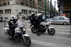 Συνελήφθησαν τρεις αλλοδαποί – Λήστευαν με μαχαίρια σε Φιλοπάππου και Ακρόπολη