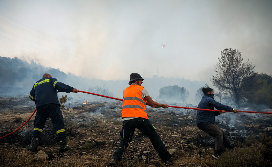 Φωτιά στο Νεοχώρι Πρέβεζας, επιχειρούν δύο Petzetel της Πυροσβεστικής
