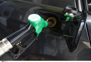Fuel pass: Εξαϋλώνεται το επίδομα βενζίνης από την ραγδαία αύξηση της τιμής των καυσίμων