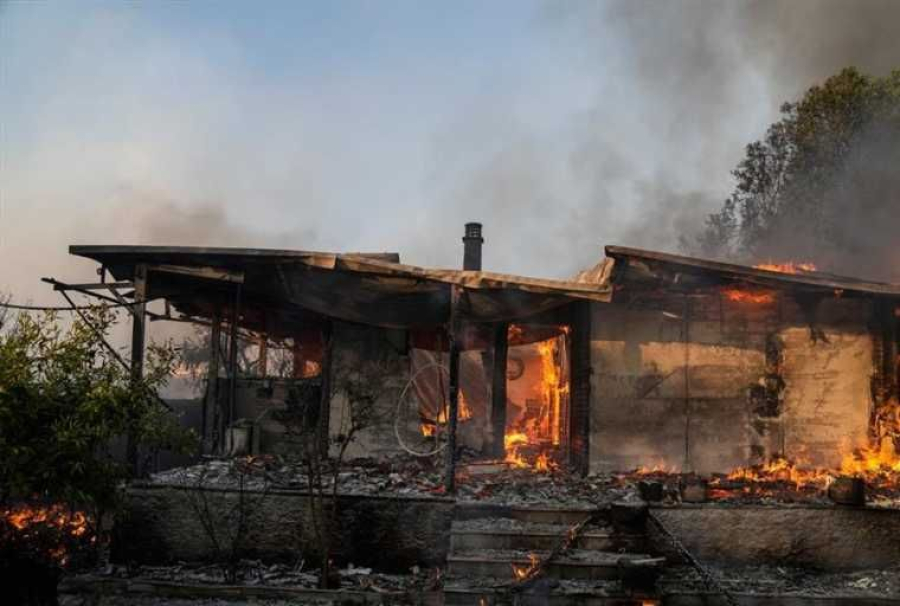 Φωτιά στο Λουτράκι: Εκκενώθηκε το γηροκομείο Ελπίς