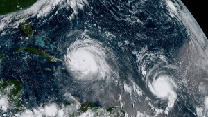 Ο τυφώνας Ντόριαν απειλεί τις Μπαχάμες - Άνεμοι έως 240 χλμ. την ώρα