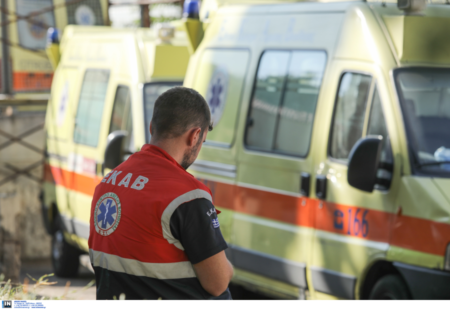 Κρήτη: Διασώστες σταμάτησαν το ασθενοφόρο και την ξεγέννησαν στη μέση του δρόμου