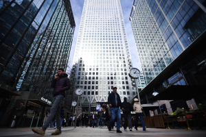 «Σανίδα σωτηρίας» για να αποφευχθεί ο «πανικός» την Δευτέρα: H UBS προσφέρθηκε να εξαγοράσει την Credit Suisse