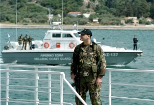 Ελληνικά πυρά σε τουρκικό πλοίο - Σκηνικό έντασης στήνουν οι Τούρκοι