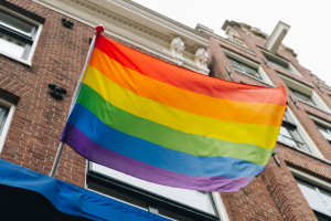 Πούτιν: Υπέγραψε νόμο που απαγορεύει την «προπαγάνδα ΛΟΑΤΚΙ+»