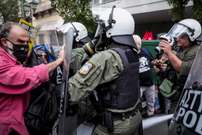 Ομόνοια: Ένταση και ρίψη χημικών στο αντιφασιστικό συλλαλητήριο