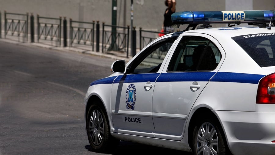 Νίκαια: Νεκρός 52χρονος, βρέθηκαν όπλα στο σπίτι του