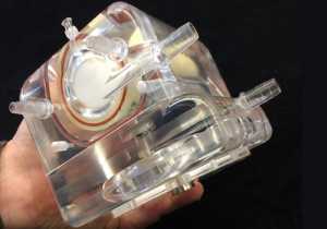 Φορητός τεχνητός πνεύμονας που μεταφέρεται σε σακίδιο πλάτης