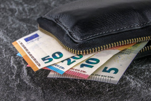 Επίδομα 534 ευρώ: Ποιοι πληρώνονται σήμερα την αποζημίωση ειδικού σκοπού