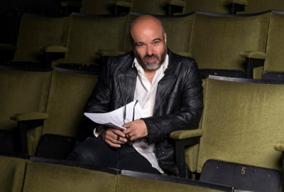 Κώστας Κωστόπουλος: Η παραίτηση του σκηνοθέτη του «Σασμού» και ο σάλος με την καταγγελία για βιασμό
