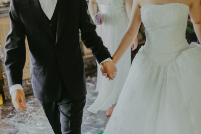 Επίδομα γάμου: Είναι υποχρεωτική η καταβολή του, τι αναφέρει ο νόμος