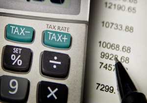 Τα πρόστιμα υπενθυμίζει το ΥΠΟΙΚ για να πάρουν μπρος οι φορολογικές δηλώσεις 2016