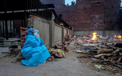 Τραγωδία στην Ινδία - Ξεπέρασαν τους 4.200 οι νεκροί από κορονοϊό σε μια μέρα