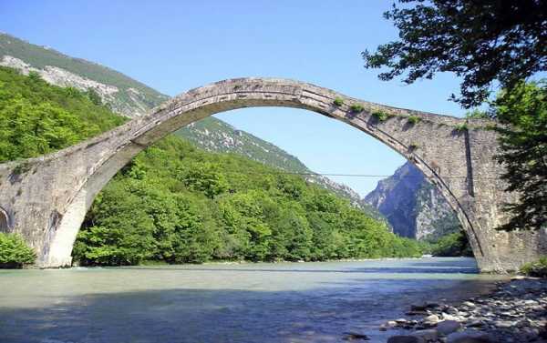Μέτρα προστασίας για το ιστορικό γεφύρι της Πλάκας