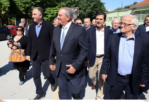 Χωρίς δηλώσεις ψήφισε ο πρώην πρωθυπουργός, Κώστας Καραμανλής