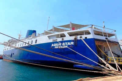 Με καθυστέρηση έφτασε στο λιμάνι του Λαυρίου το «Aqua Star» - Bλάβη στη δεξιά μηχανή