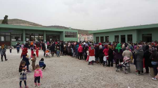 Επίσκεψη στο κέντρο προσφύγων στο Σχιστό πραγματοποίησε ο Δ. Βίτσας