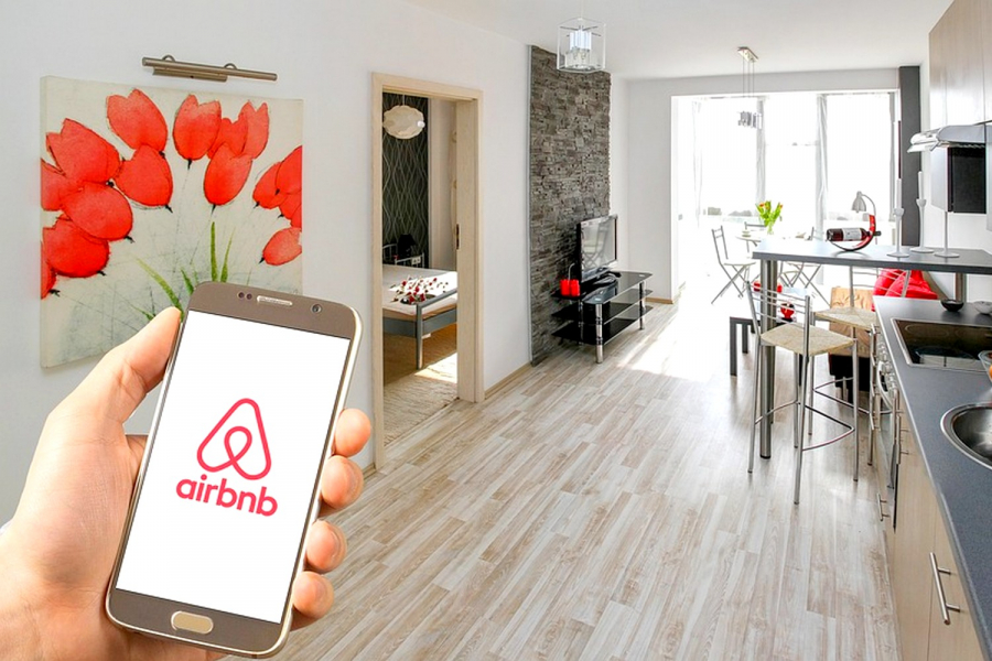 Νέα «φάκα» της ΑΑΔΕ για τα αδήλωτα Airbnb