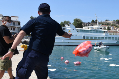 Χίος: Αστυνομικός βούτηξε στη θάλασσα και έσωσε 19χρονη – Είναι ξάδερφος ενός εκ των δολοφονηθέντων αστυνομικών στου Ρέντη